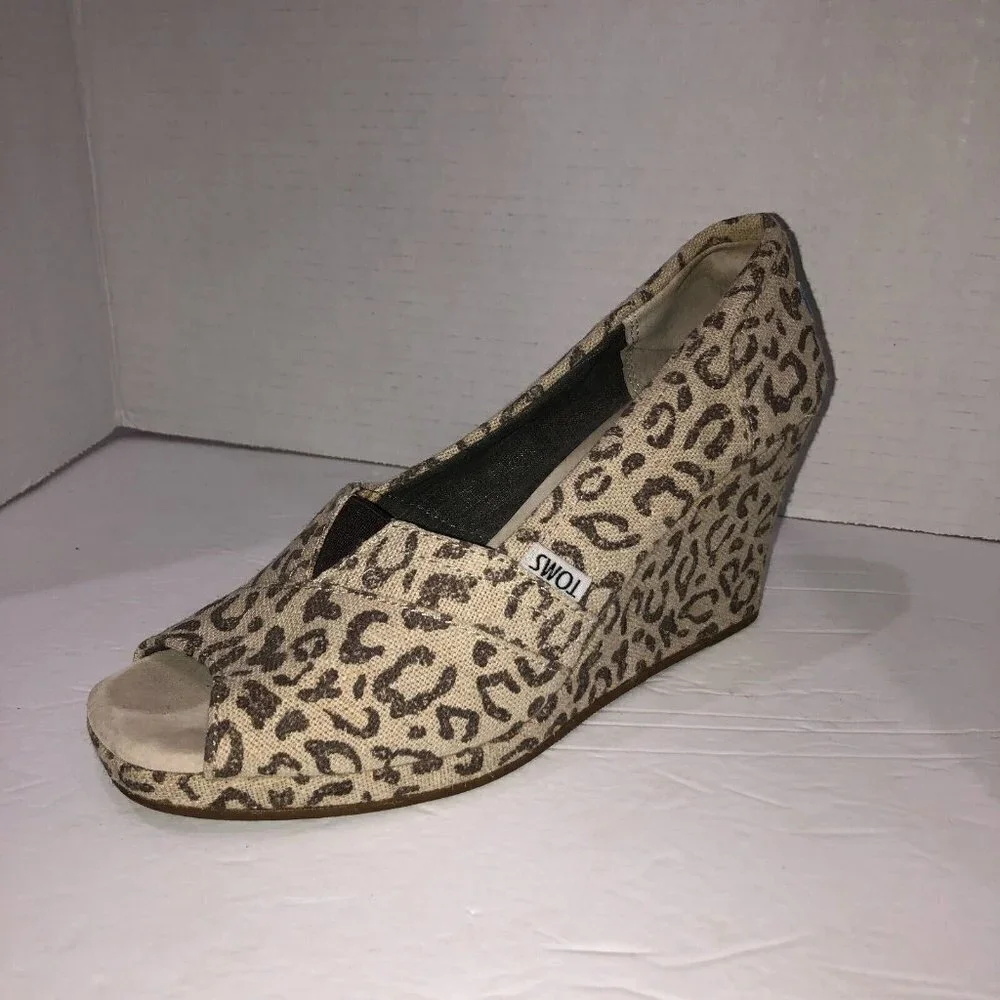 Toms Womens Size 7.5 Beige Leopard Print Peep Toe Slip On High Wedge Sandals